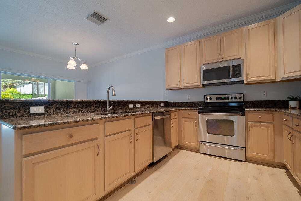 115 Owl Pointe Circle Jupiter, FL 33458 - Photo 9 of 24 010_dsc01970