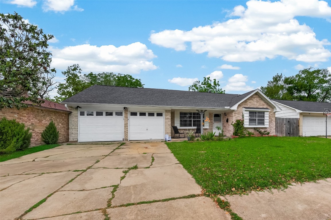 9771 Rambling Trail Houston, TX 77089 - Photo 2 of 37