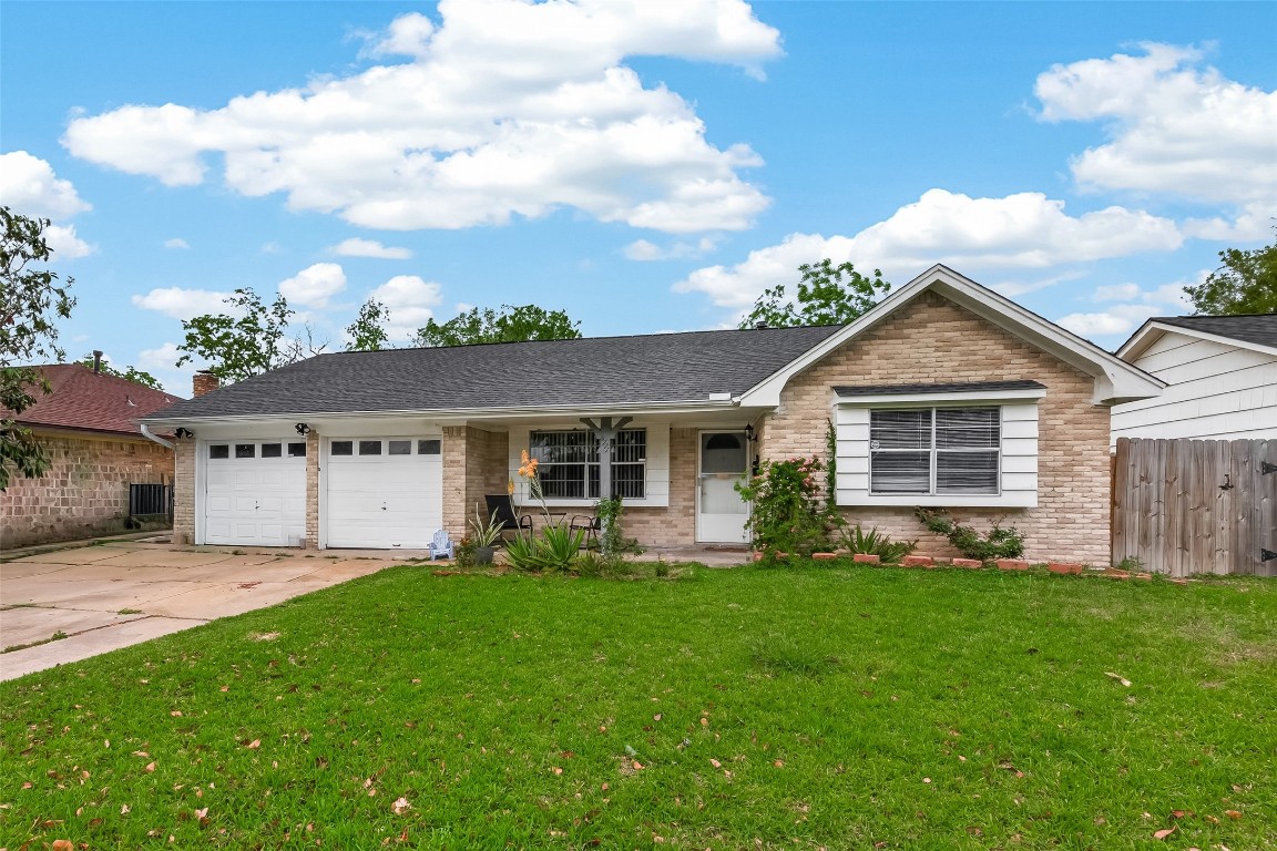 9771 Rambling Trail Houston, TX 77089 - Photo 3 of 37