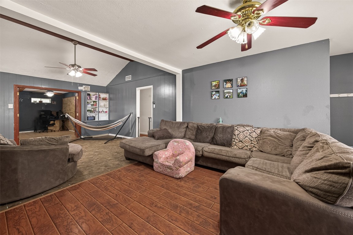 9771 Rambling Trail Houston, TX 77089 - Photo 5 of 37