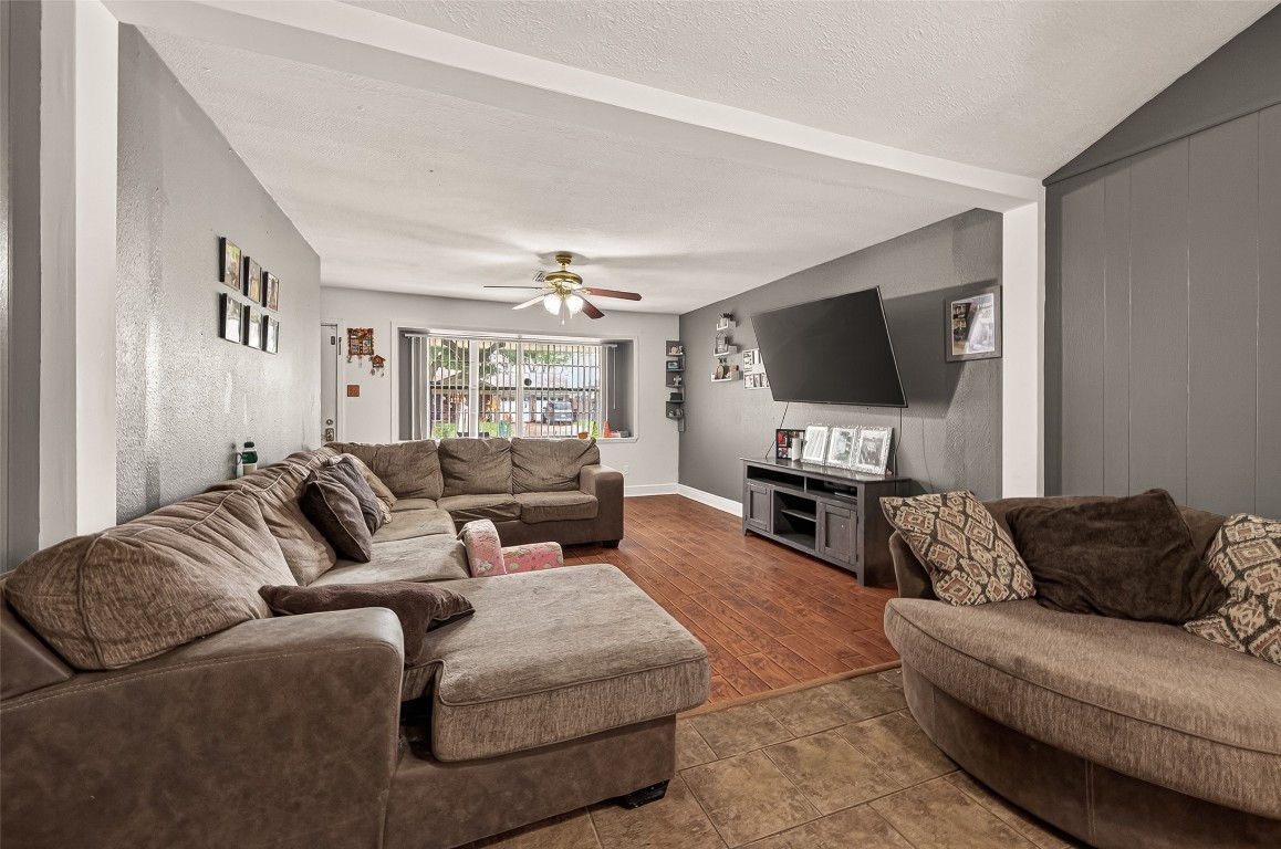 9771 Rambling Trail Houston, TX 77089 - Photo 8 of 37