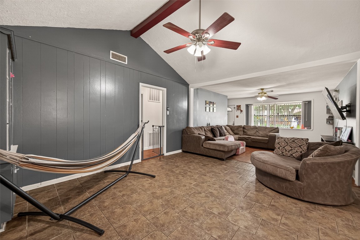 9771 Rambling Trail Houston, TX 77089 - Photo 9 of 37