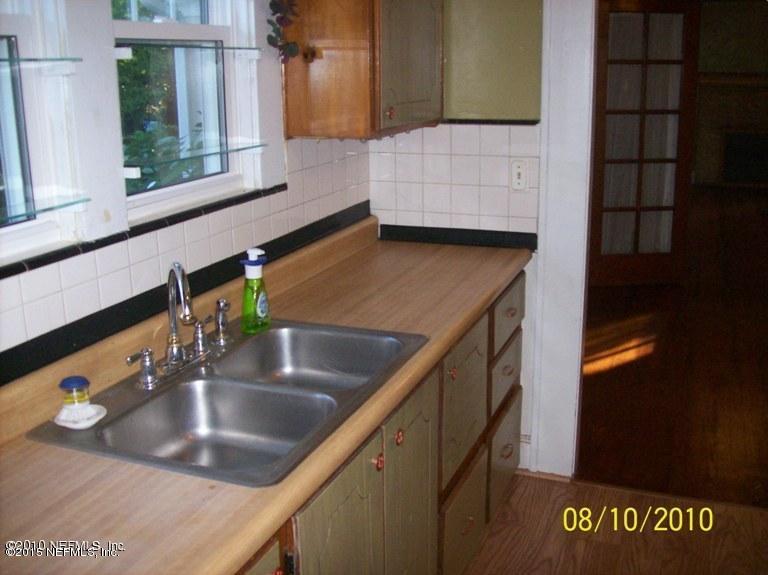3930 Main Street Middleburg, FL 32068 - Photo 4 of 5 main street kitchen