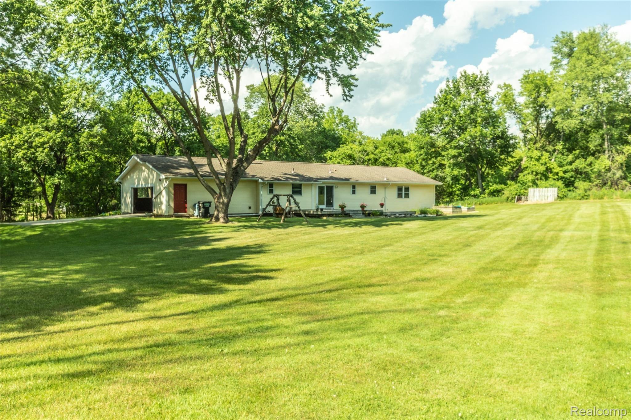 1500 East Rattalee Lake Road Holly, MI 48442 - Photo 11 of 62 20210611_1500 E Rattalee Lake Rd_012.jpg