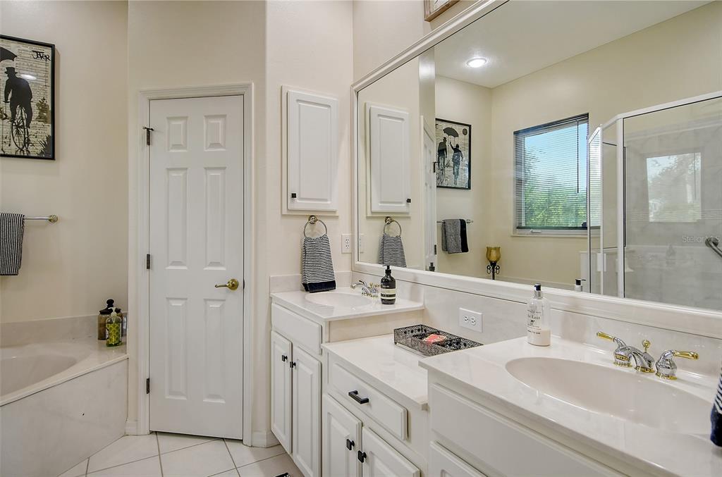 6504 Copper Ridge Trail Bradenton, FL 34201 - Photo 23 of 55 Primary bath with dual sinks