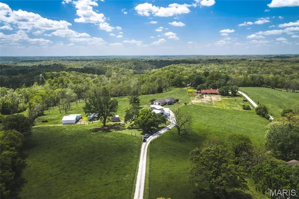 $989,000 | 1560 Hinson Lane, St. Clair, MO 63077