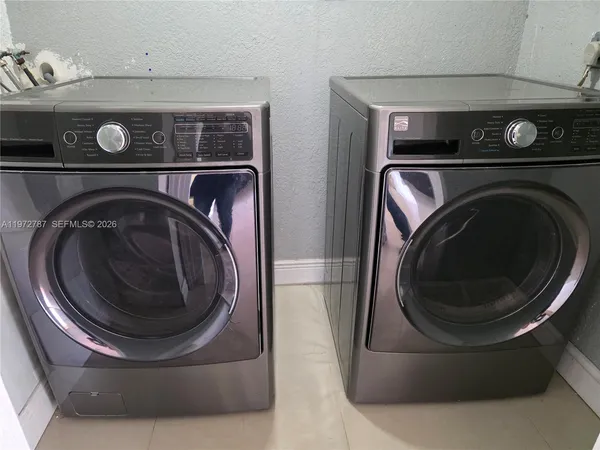 a view of a house with backyard and porch