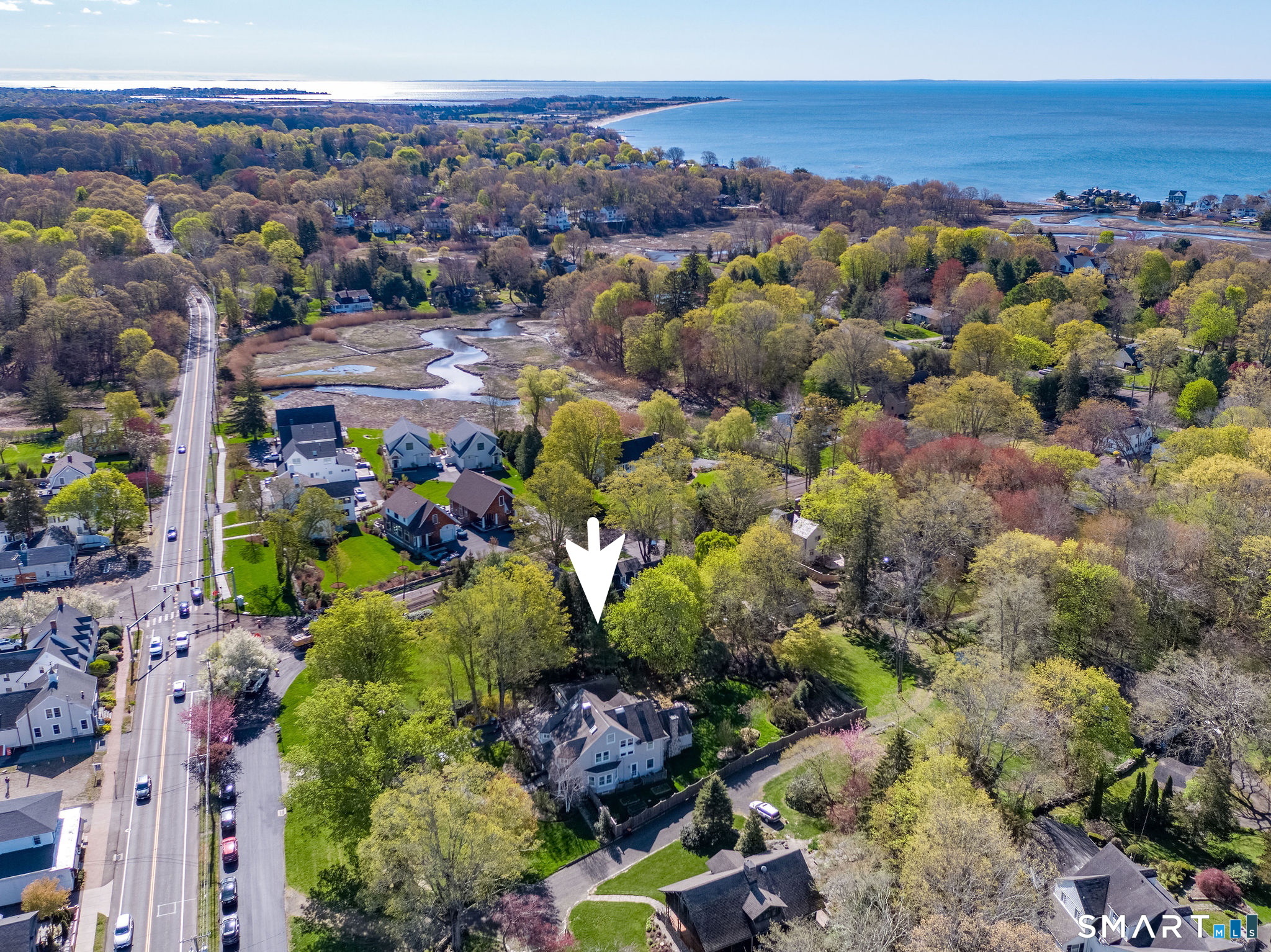 880 Boston Post Road Madison, CT 06443 - Photo 2 of 40 a view of a city