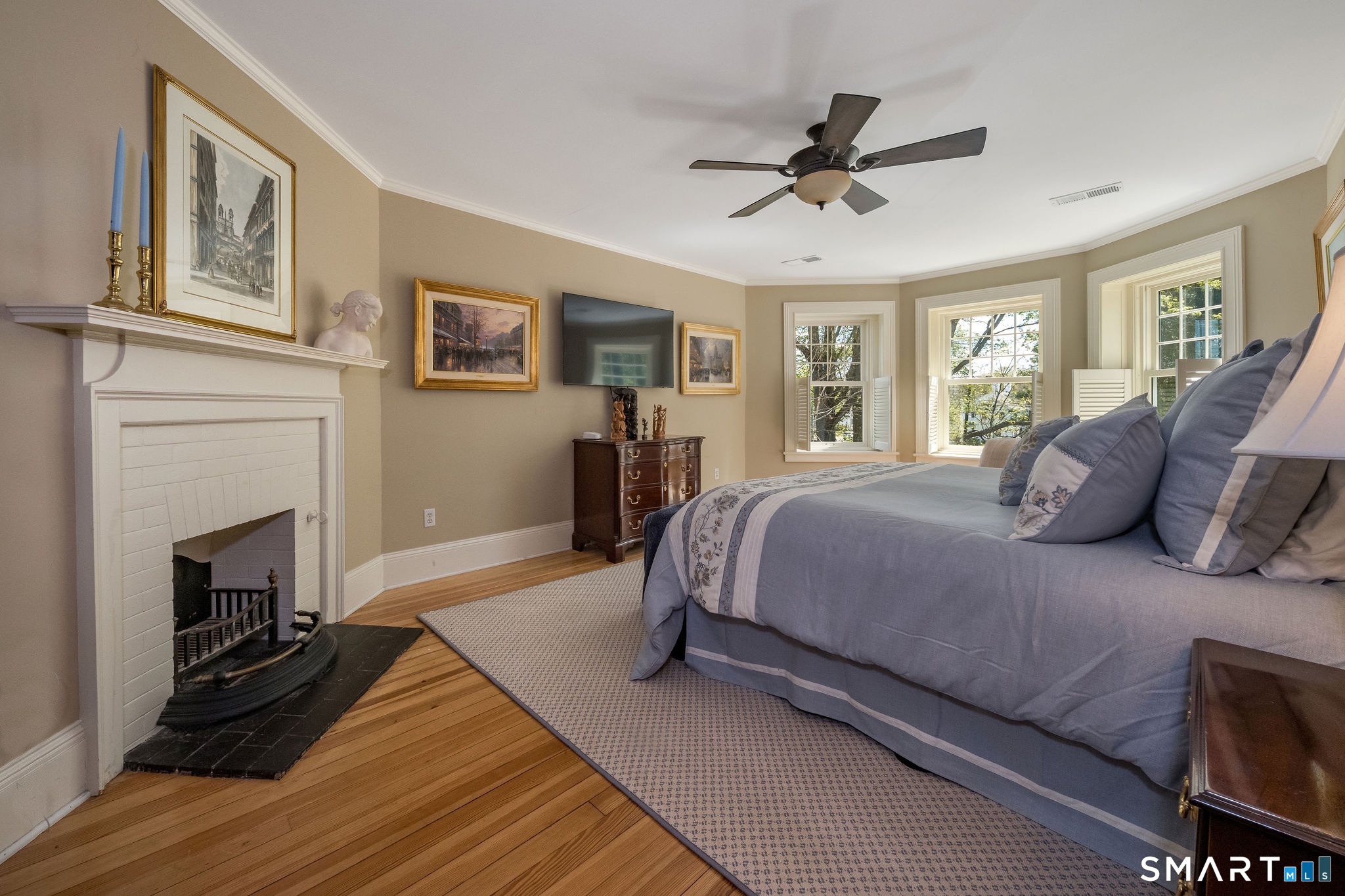880 Boston Post Road Madison, CT 06443 - Photo 30 of 40 a spacious bedroom with a bed and wooden floor