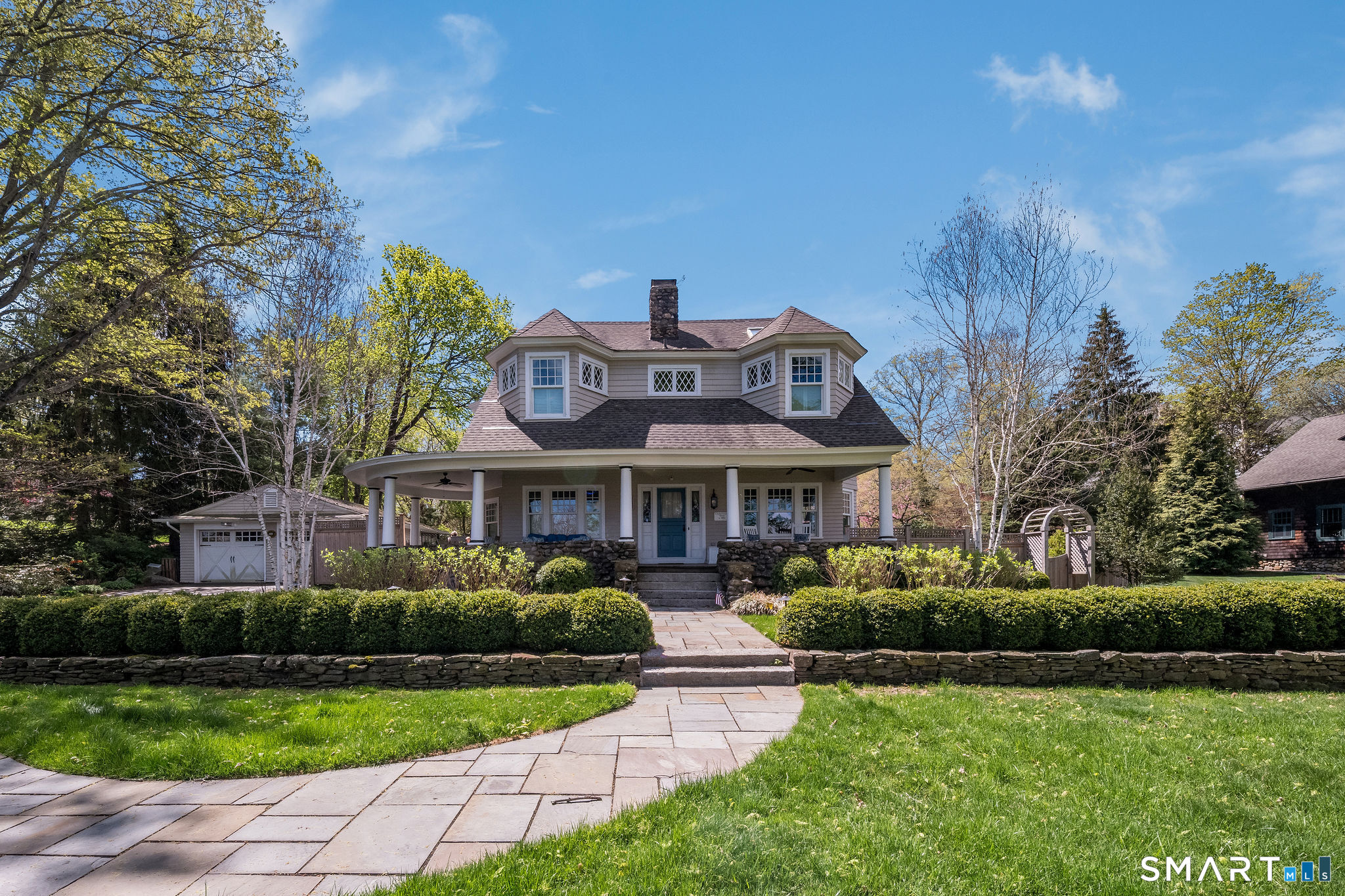 880 Boston Post Road Madison, CT 06443 - Photo 3 of 40 a front view of a house with a garden