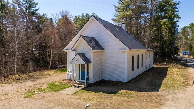$325,000 | 2910 Burkettville Road, Liberty, ME 04949