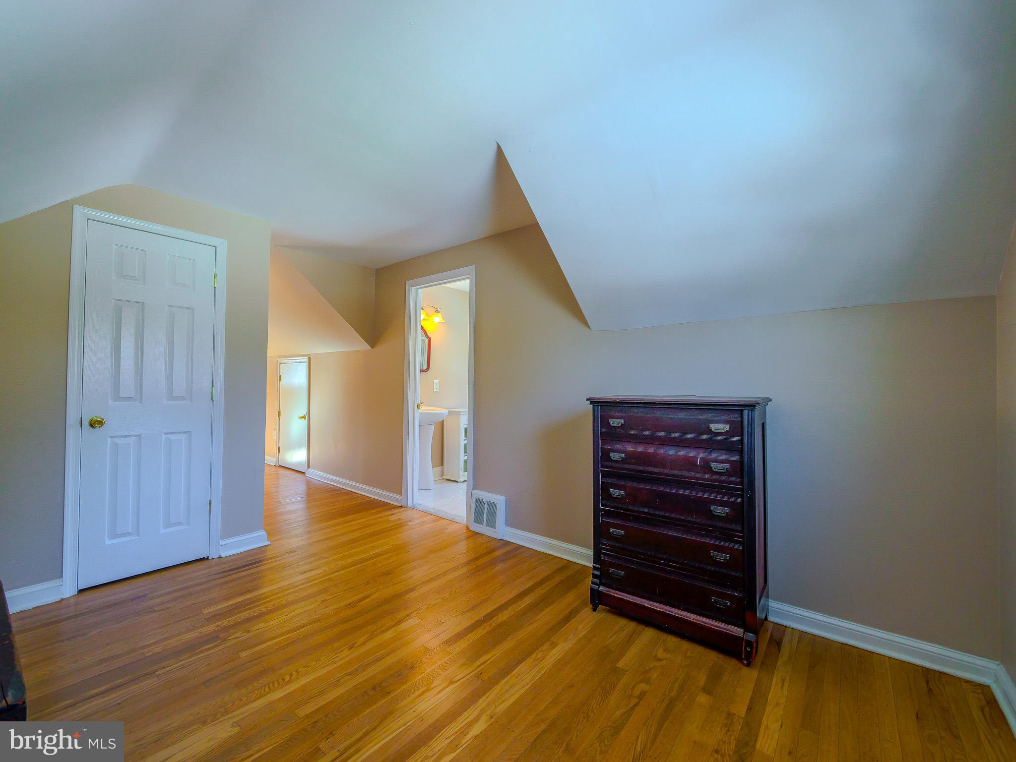 118 North Line Road Newtown Square, PA 19073 - Photo 47 of 69 a view of livingroom with wooden floor