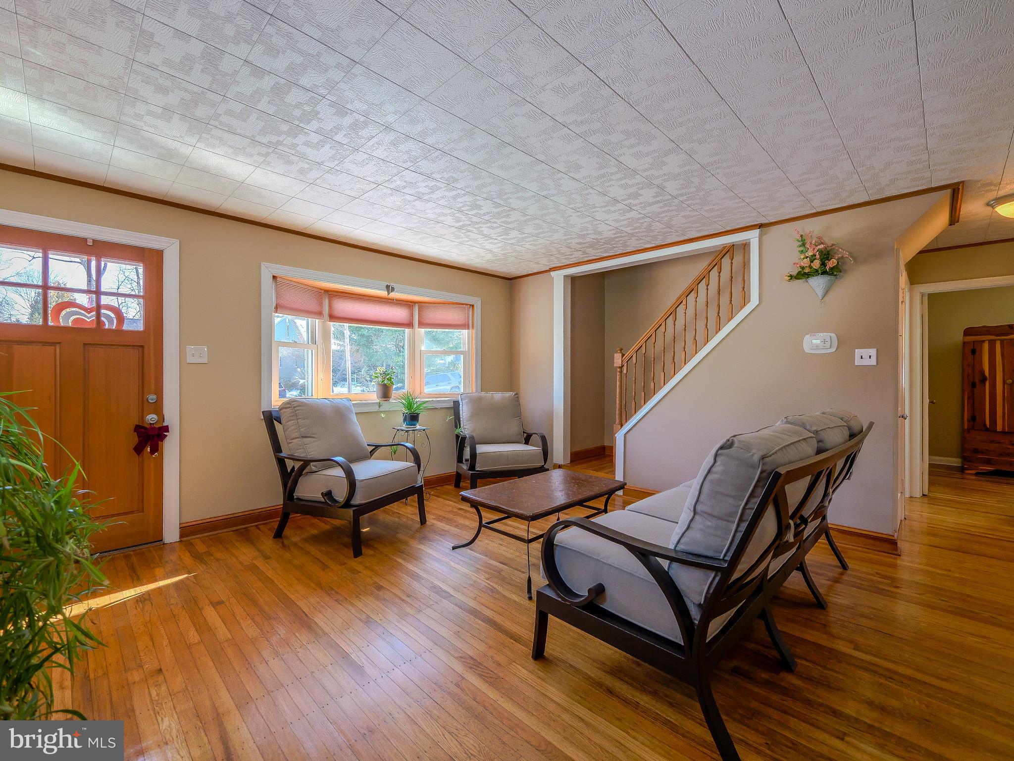 118 North Line Road Newtown Square, PA 19073 - Photo 6 of 69 a living room with furniture and a wooden floor