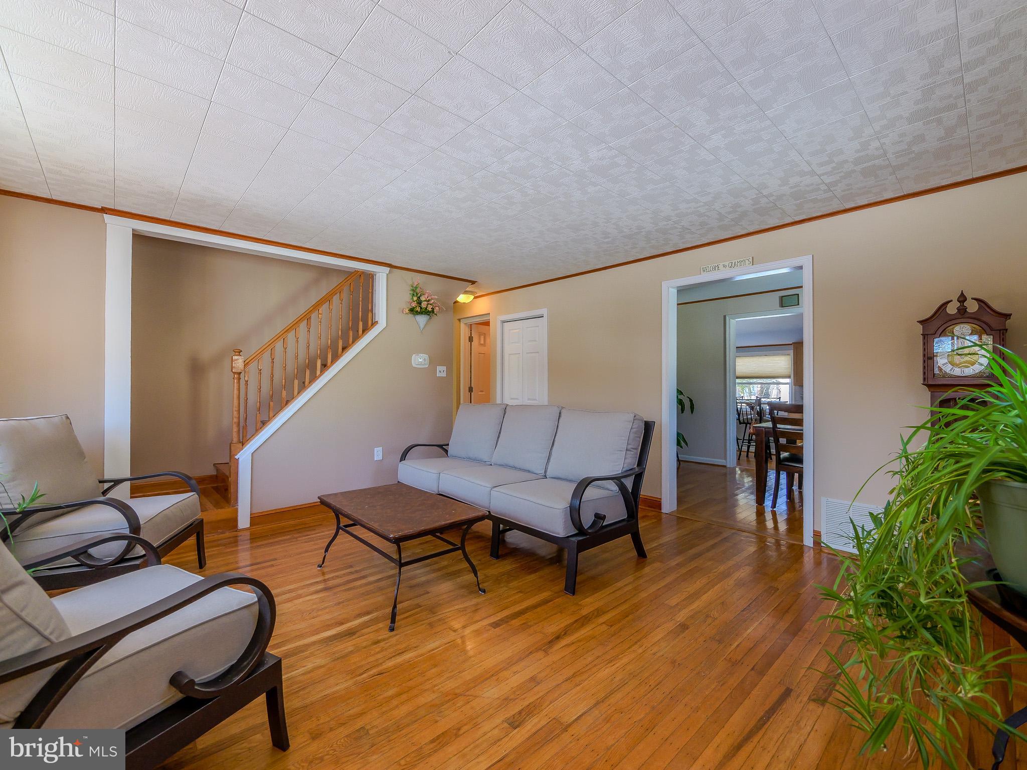 118 North Line Road Newtown Square, PA 19073 - Photo 7 of 69 a living room with furniture and a wooden floor