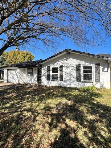 $1,800 | 15140 Oakwood Lane, Balch Springs, TX 75180