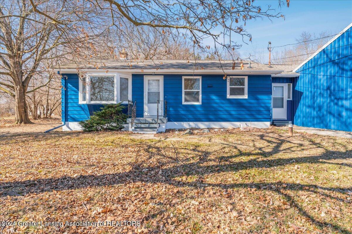 929 College Road Mason, MI 48854 - Photo 3 of 38 02-Media Jett-40