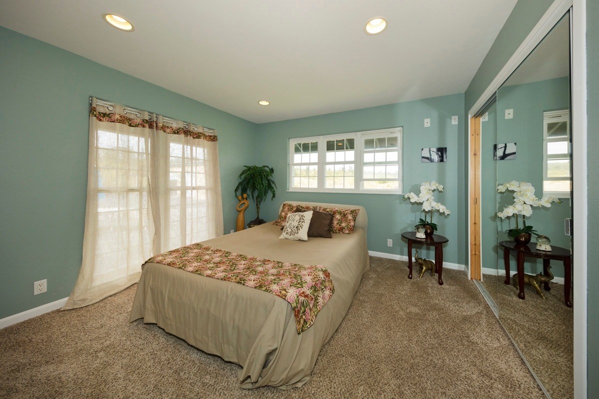 18-4235 North Pszyk Road Mountain View, HI 96771 - Photo 13 of 30 a bedroom with a bed and a table