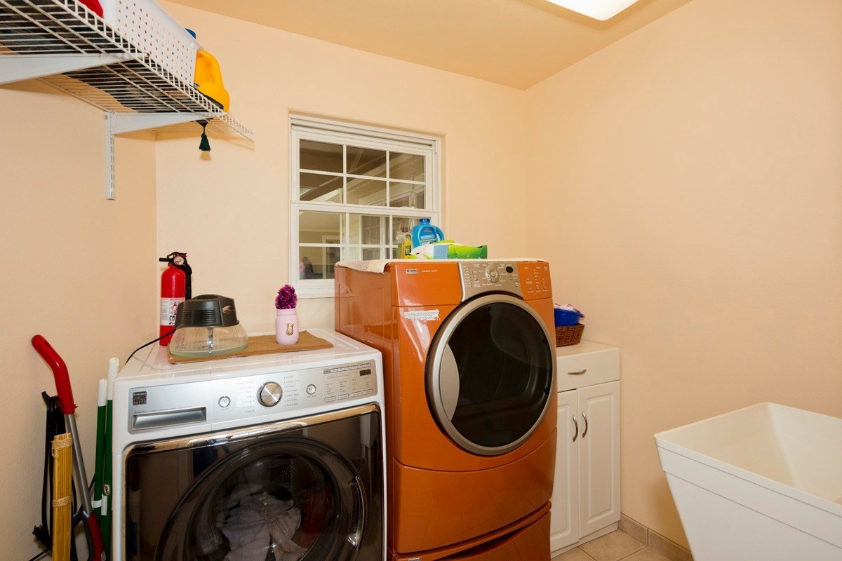 18-4235 North Pszyk Road Mountain View, HI 96771 - Photo 15 of 30 a utility room with dryer and washer