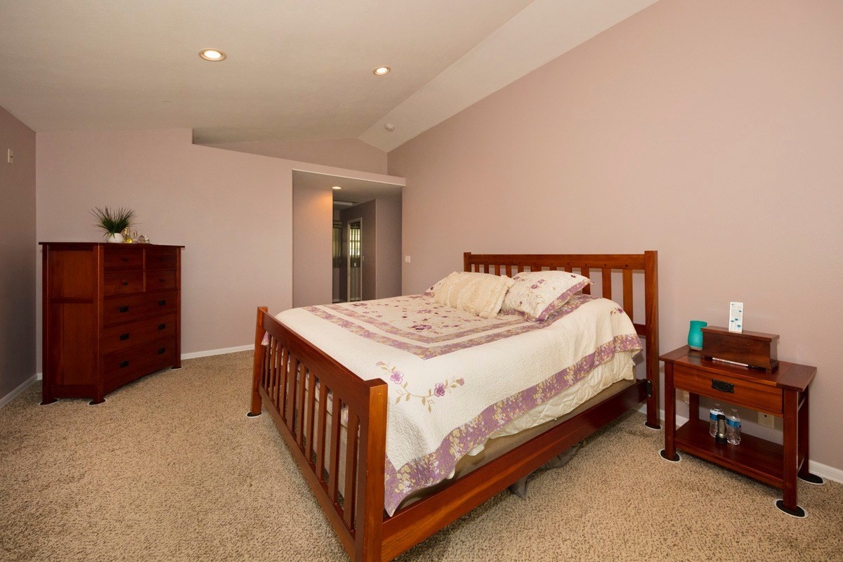 18-4235 North Pszyk Road Mountain View, HI 96771 - Photo 17 of 30 a bedroom with a bed and a dresser