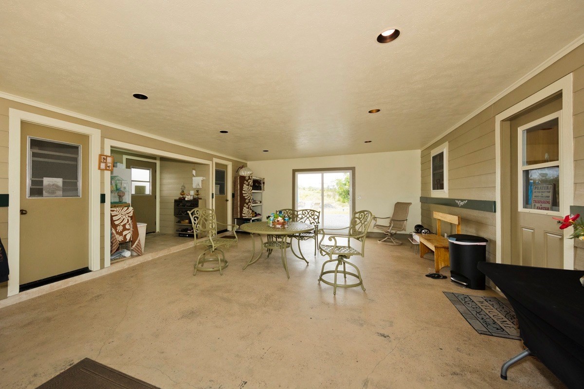 18-4235 North Pszyk Road Mountain View, HI 96771 - Photo 27 of 30 a room with lots of table and chairs