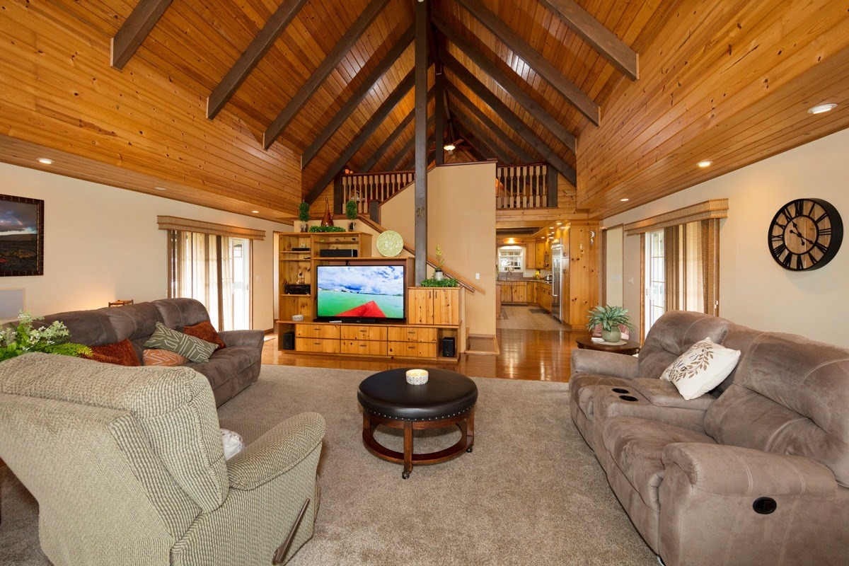 18-4235 North Pszyk Road Mountain View, HI 96771 - Photo 7 of 30 a living room with furniture and a flat screen tv