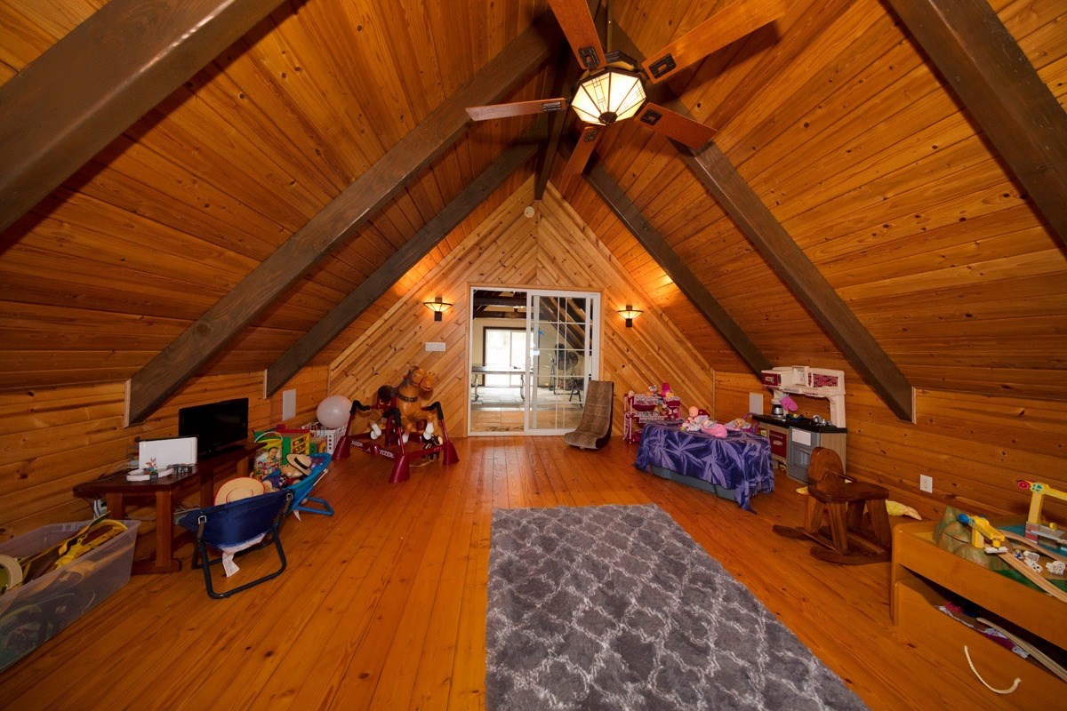 18-4235 North Pszyk Road Mountain View, HI 96771 - Photo 8 of 30 a very nice looking room with a large window