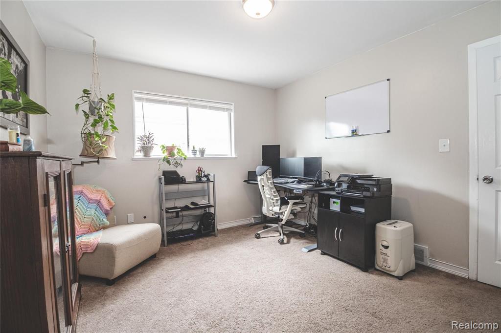 8954 Henry Ruff Road Livonia, MI 48150 - Photo 15 of 29