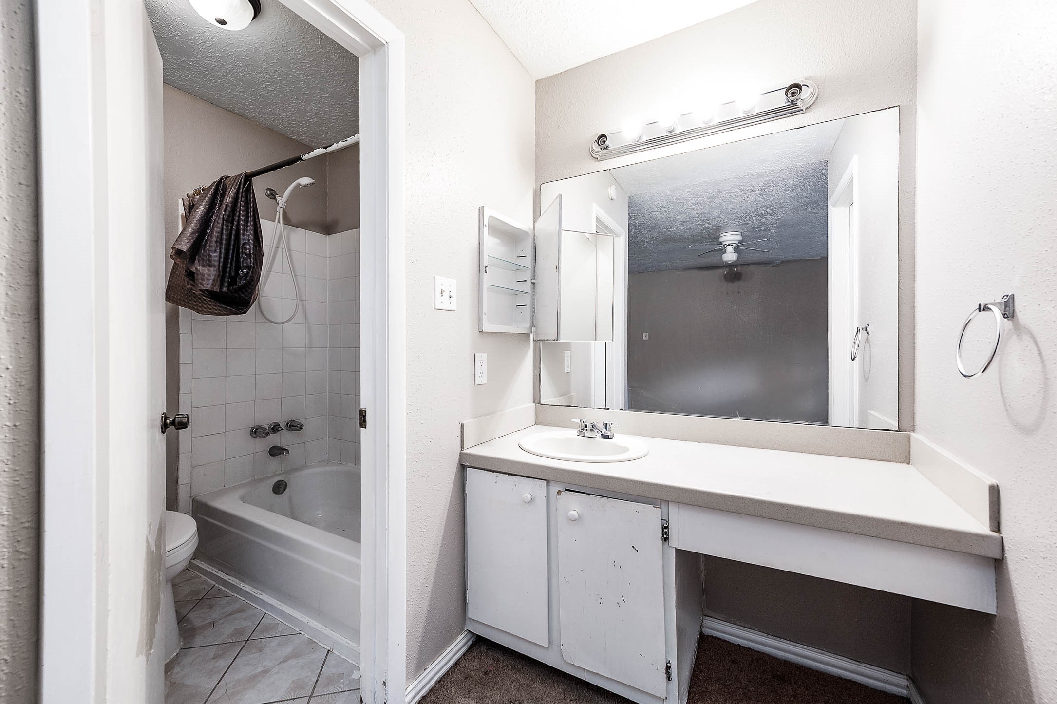 4918 Quailgate Drive Spring, TX 77373 - Photo 11 of 17 a bathroom with a tub sink and mirror
