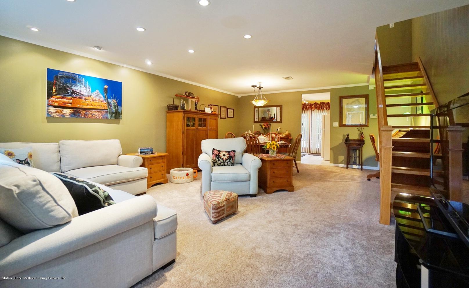 40 Rumson Road Staten Island, NY 10314 - Photo 3 of 35 Living Room
