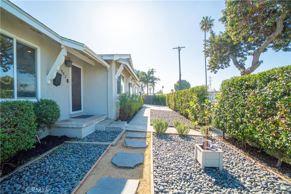 902 East 163rd Street Carson, CA 90746 - Photo 2 of 41