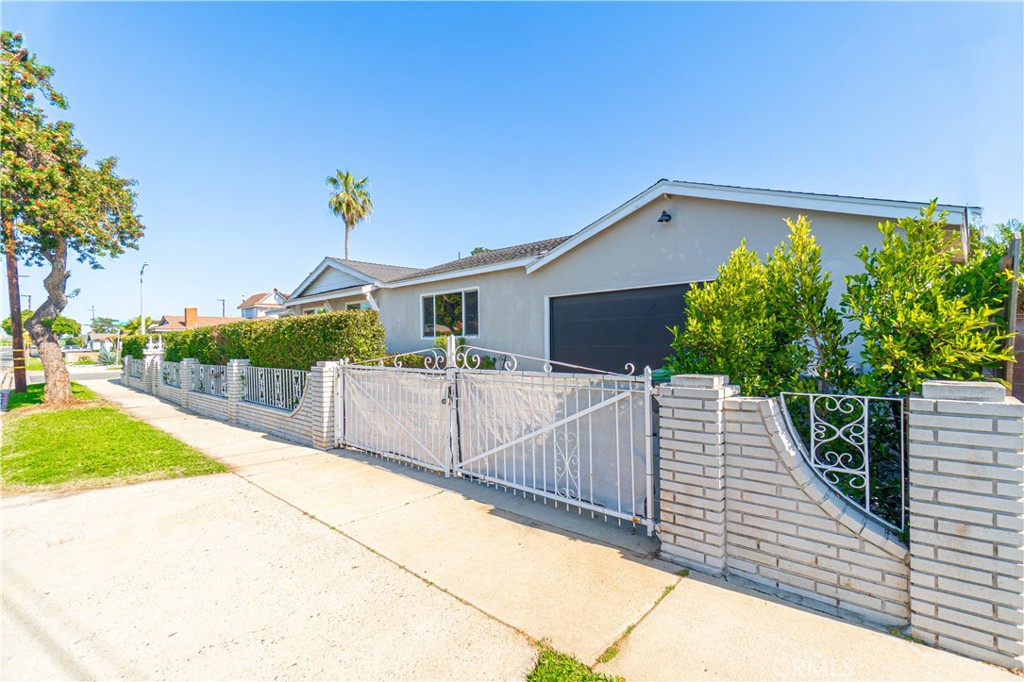 902 East 163rd Street Carson, CA 90746 - Photo 6 of 41