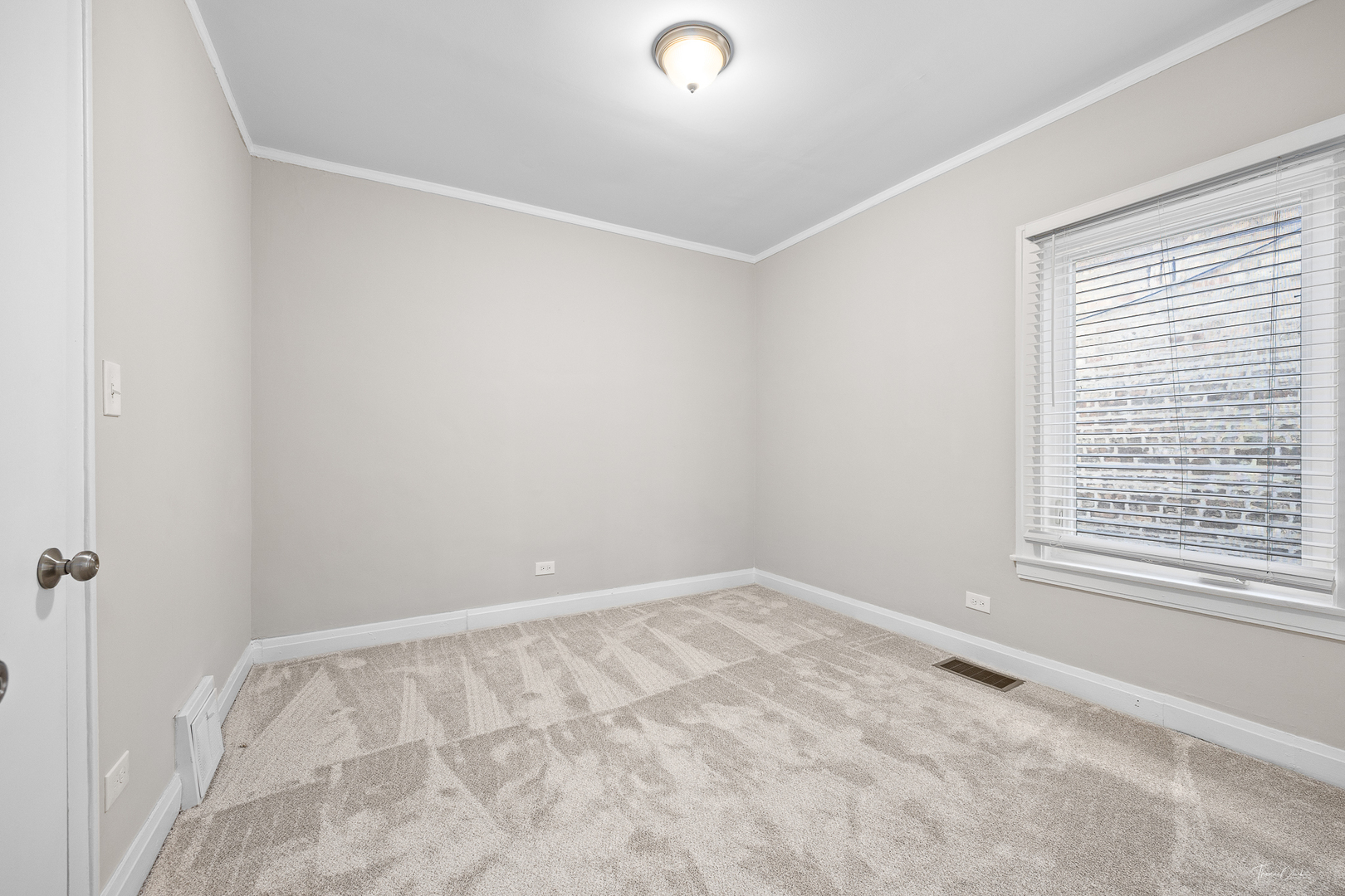 6535 26th Place Berwyn, IL 60402 - Photo 14 of 26 a view of an empty room with a window