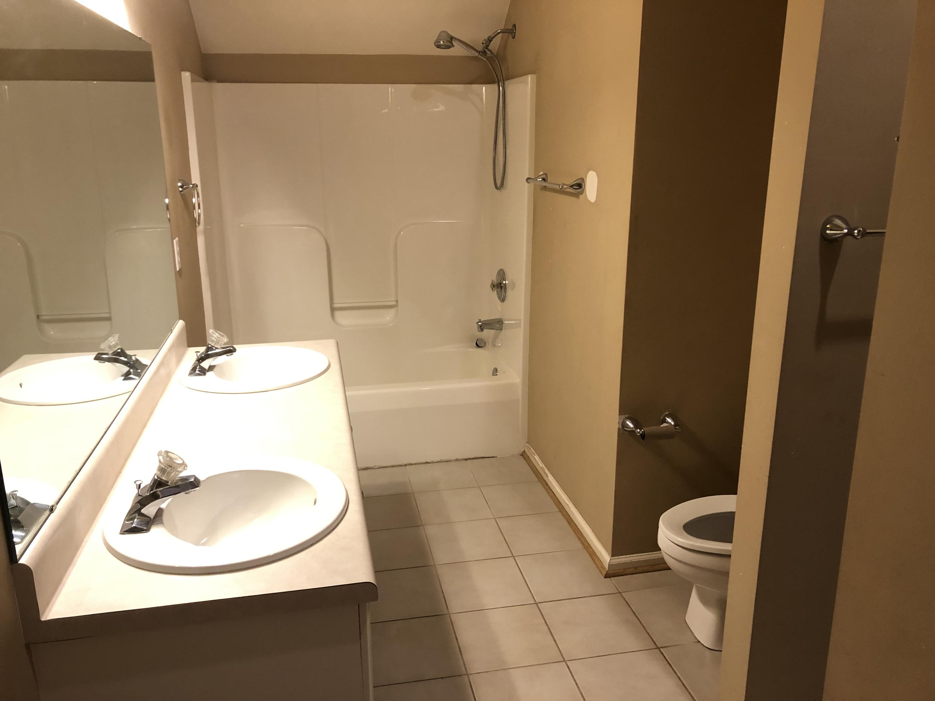 8286 Olsen Road Roanoke, VA 24019 - Photo 16 of 37 Full bath