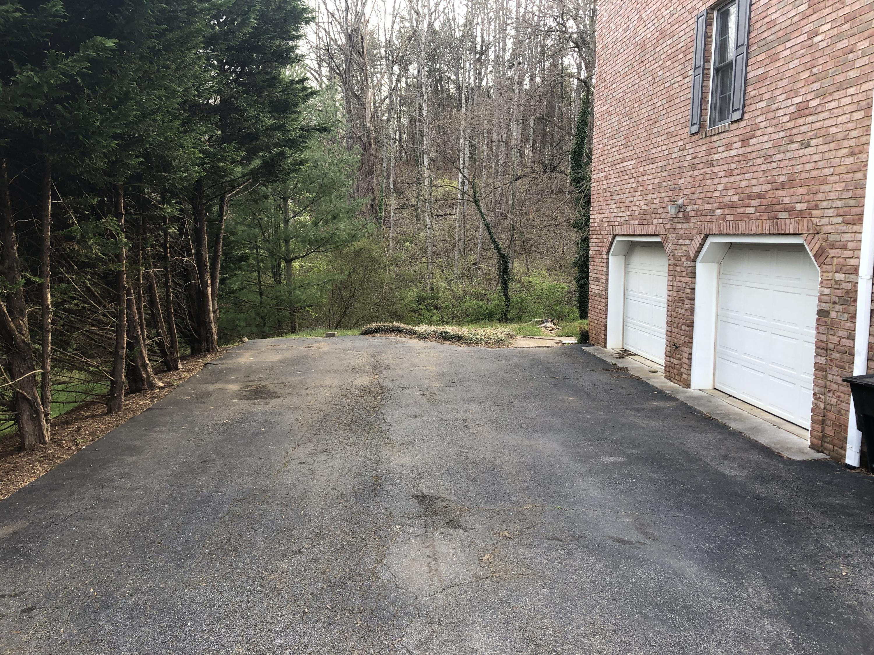 8286 Olsen Road Roanoke, VA 24019 - Photo 3 of 37 Driveway