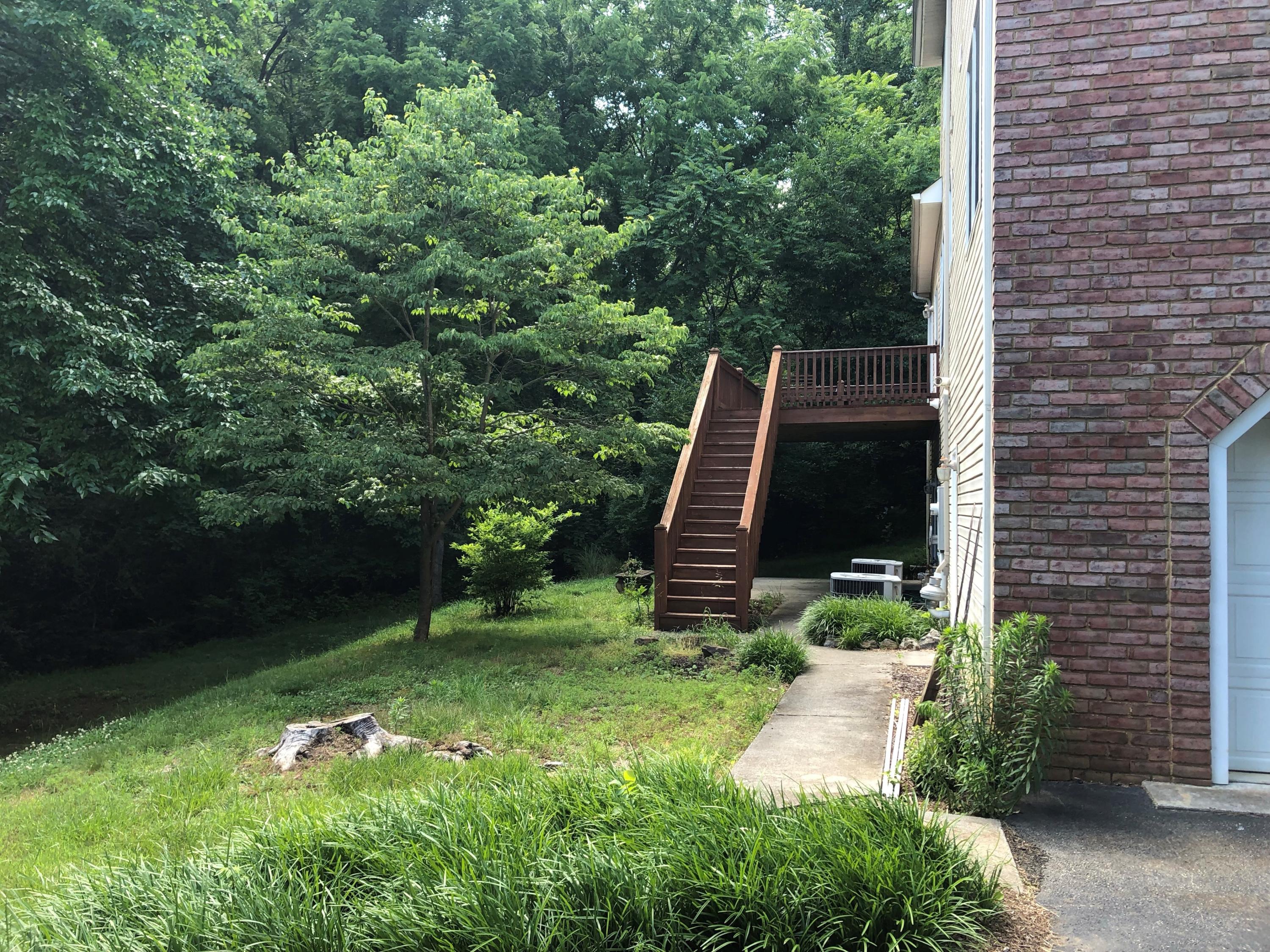 8286 Olsen Road Roanoke, VA 24019 - Photo 4 of 37 Yard/Deck