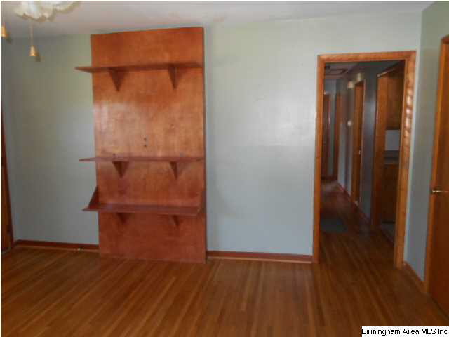 719 Pinewood Avenue Bessemer, AL 35023 - Photo 3 of 12