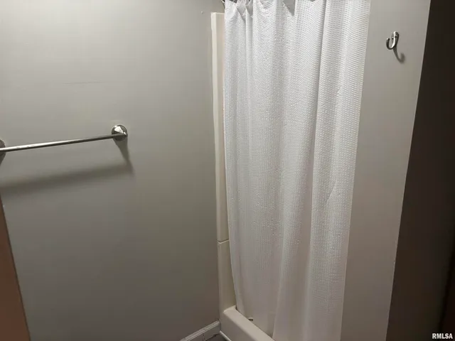 $94,900 | 205 South Emerald Lane, Carbondale, IL 62901