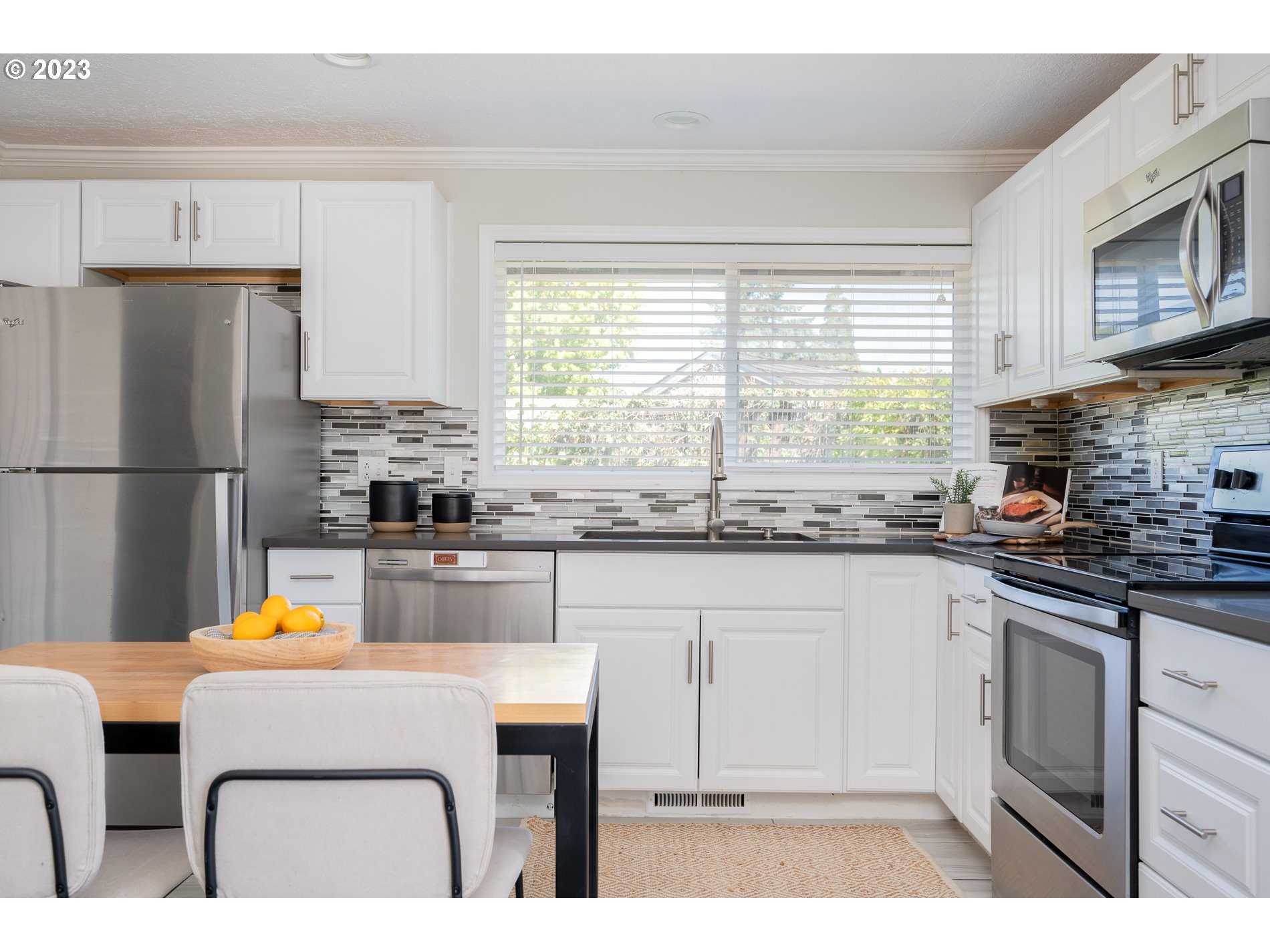 2115 Southwest 195th Avenue Aloha, OR 97003 - Photo 11 of 31