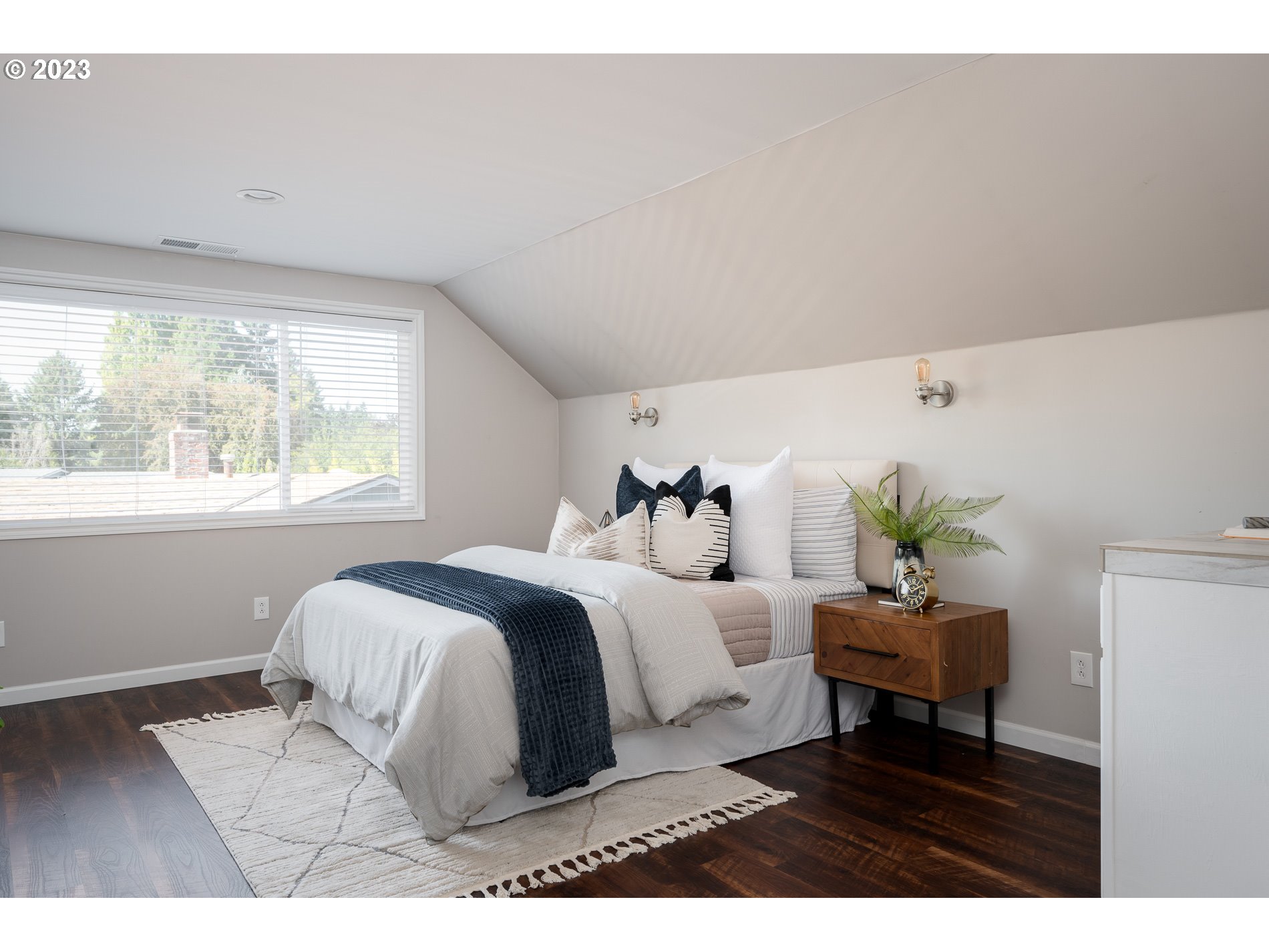 2115 Southwest 195th Avenue Aloha, OR 97003 - Photo 13 of 31