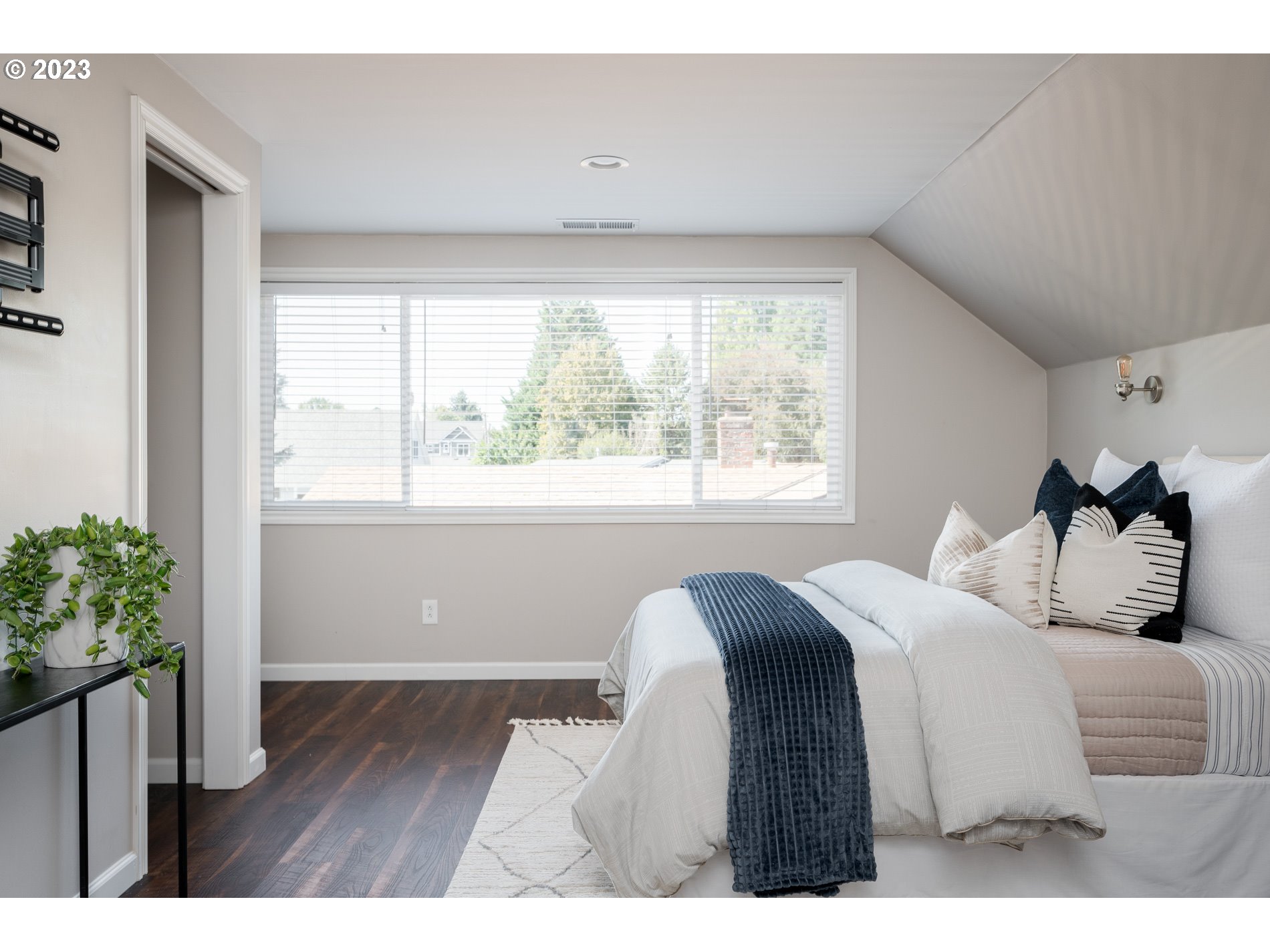 2115 Southwest 195th Avenue Aloha, OR 97003 - Photo 14 of 31