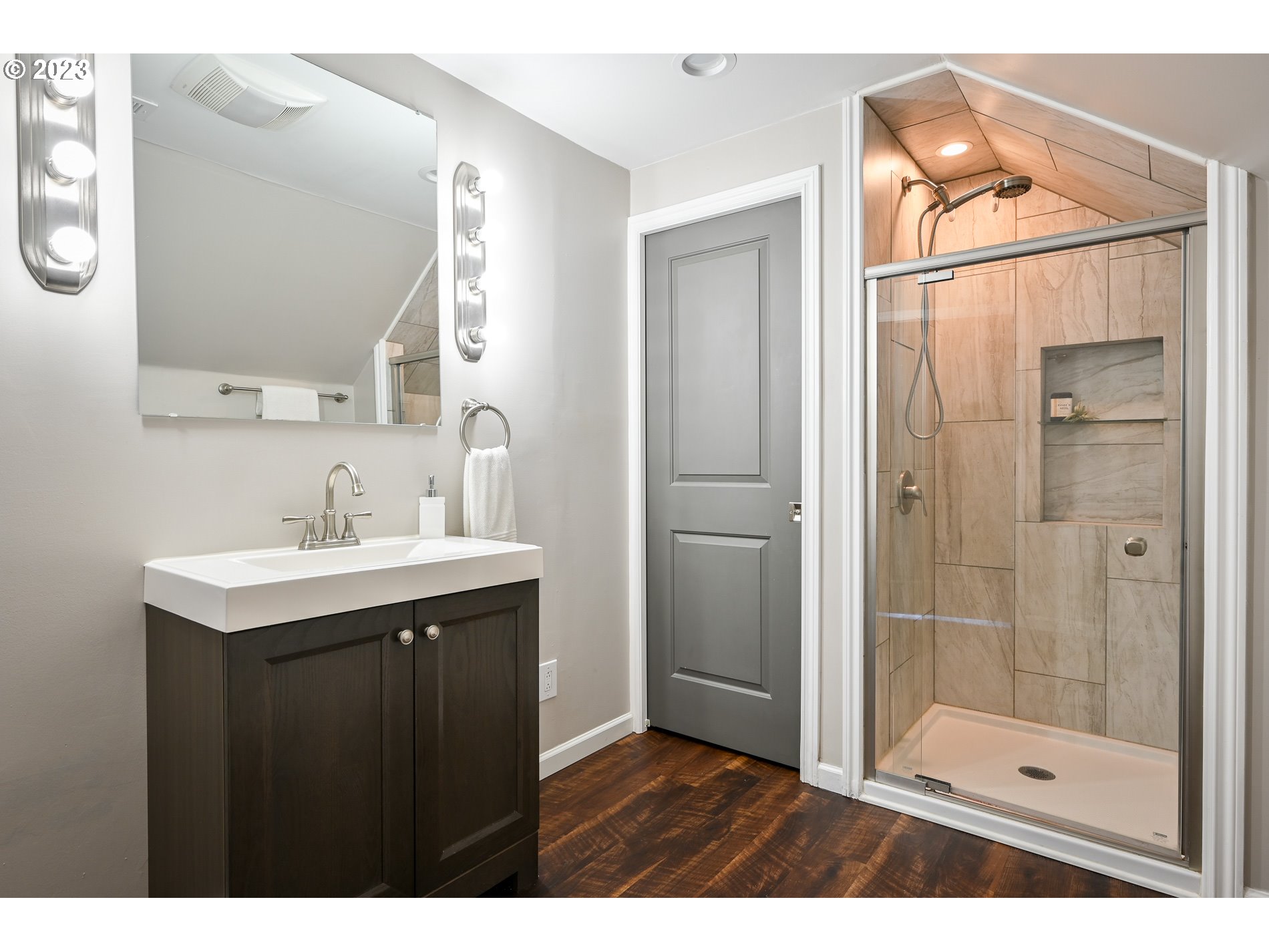 2115 Southwest 195th Avenue Aloha, OR 97003 - Photo 18 of 31