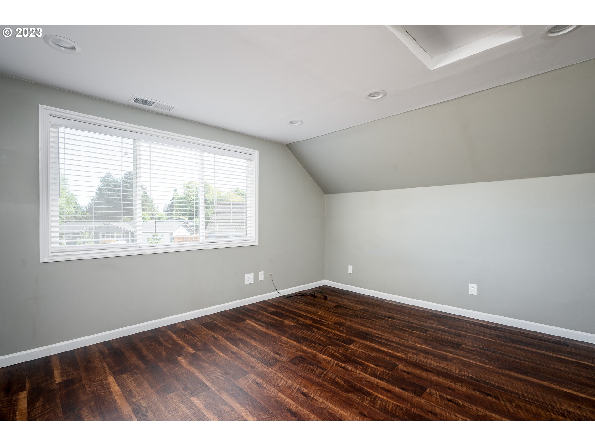 2115 Southwest 195th Avenue Aloha, OR 97003 - Photo 19 of 31