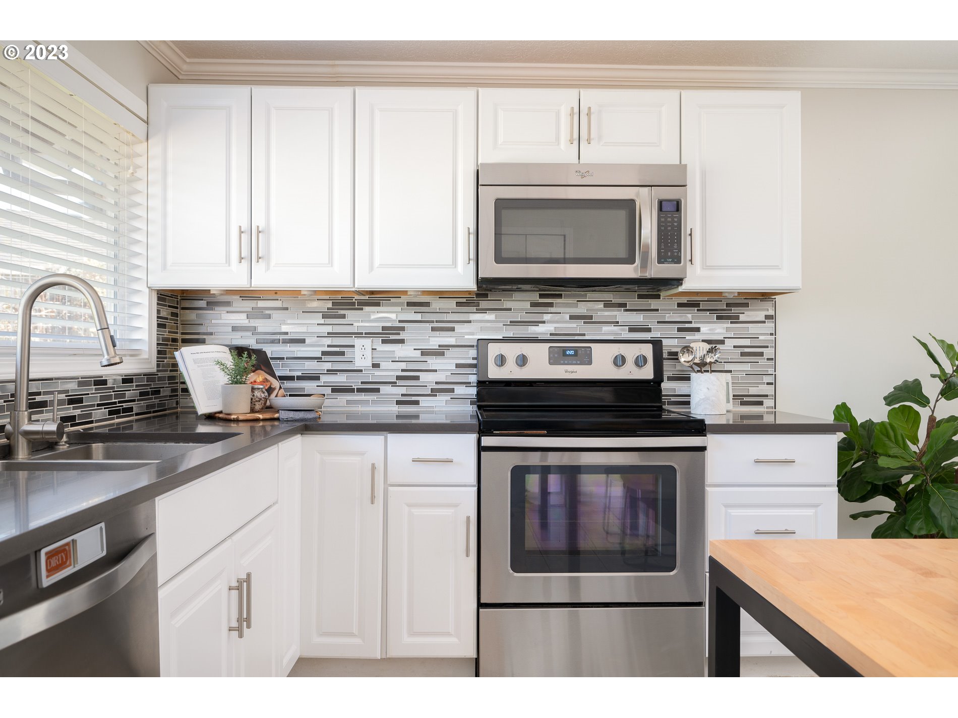 2115 Southwest 195th Avenue Aloha, OR 97003 - Photo 8 of 31