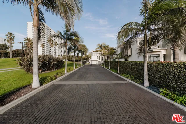 $3,700,000 | 23 Sea Colony Drive, Santa Monica, CA 90405