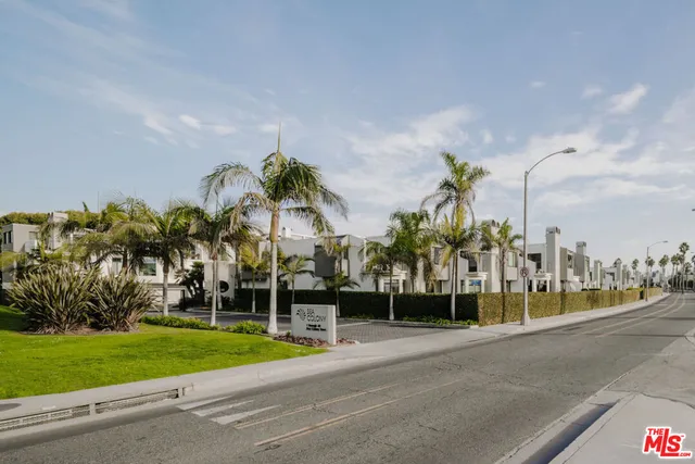 $3,700,000 | 23 Sea Colony Drive, Santa Monica, CA 90405