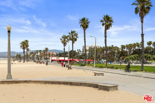 $3,700,000 | 23 Sea Colony Drive, Santa Monica, CA 90405