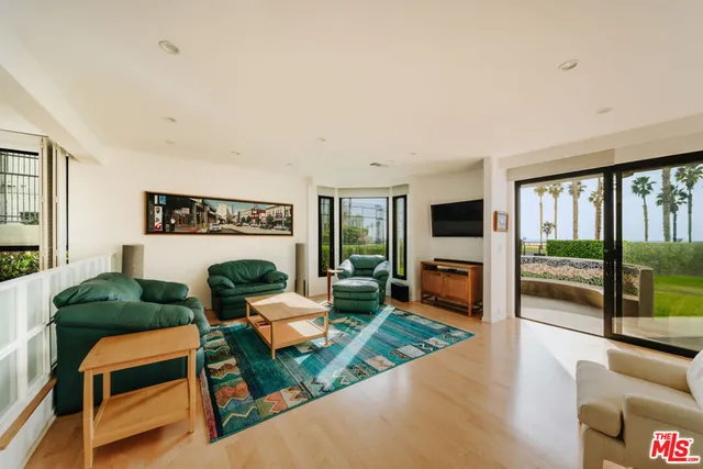 $3,700,000 | 23 Sea Colony Drive, Santa Monica, CA 90405