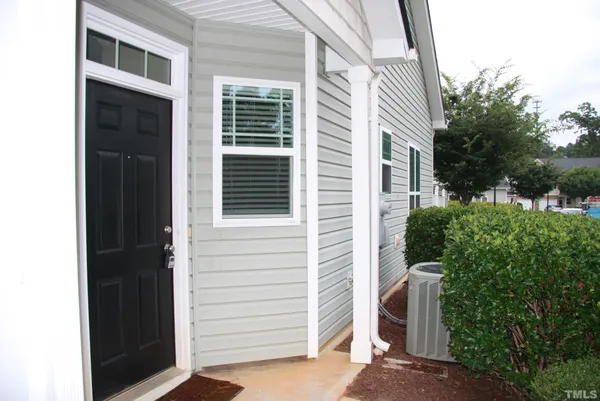 $2,050 | 2021 Chancellor Place, Raleigh, NC 27603
