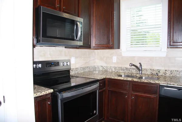 $2,050 | 2021 Chancellor Place, Raleigh, NC 27603