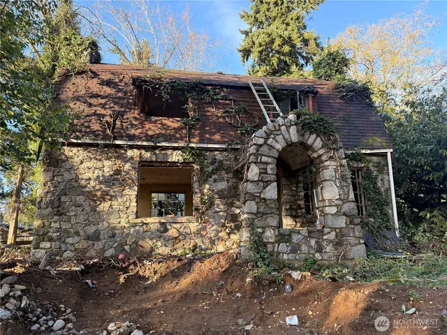 a backyard of a house with lots of green space